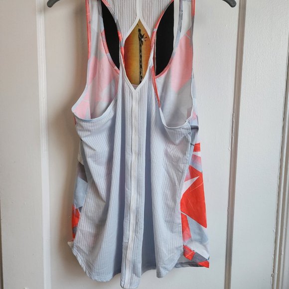 Under Armour Heatgear Twisted Tank - Picture 2 of 6